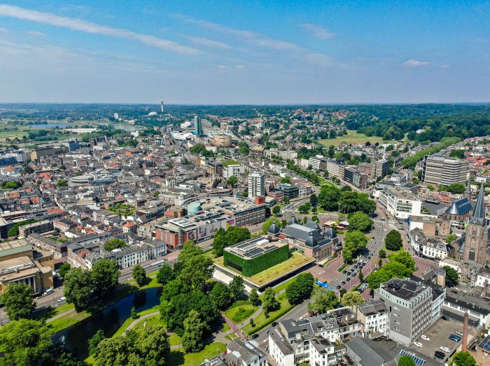 Gebiedspromotie Arnhem Centrum, Luchtfoto Arnhem Centraal Station, station Arnhem, Luchtfotografie, Arnhem, Arnhem centrum, Skyline Arnhem, twin tower Arnhem, Drone Arnhem
